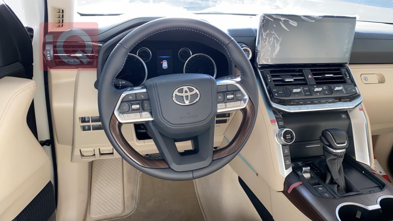 تۆیۆتا لاند کروزەر